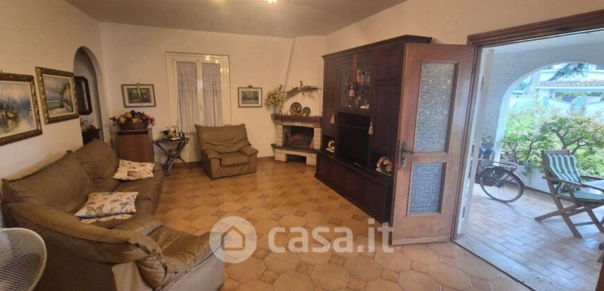 VILLA BIFAMILIARE  ANZIO